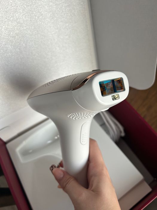 Фотоепилатор Phillips Lumea IPL Hair Removal 7000