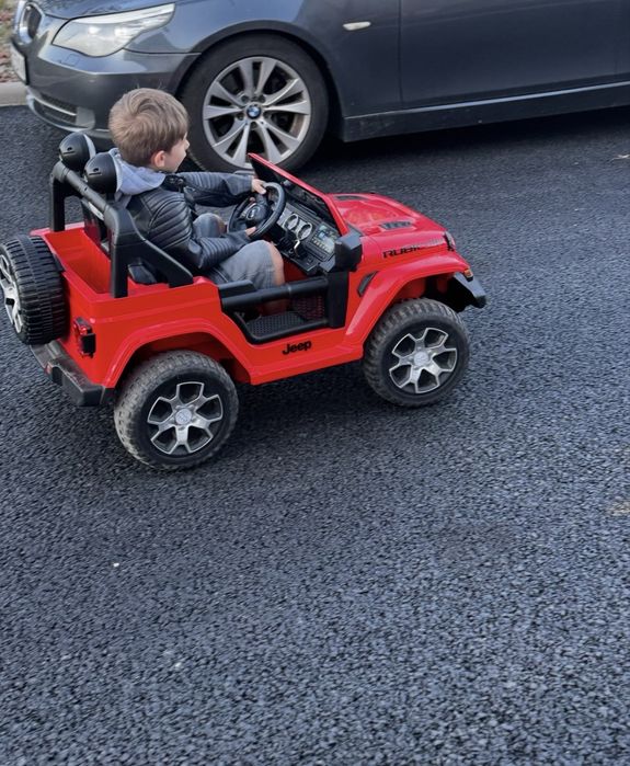 Jeep electric pentru copii – stare foarte bună, pregătit de plimbare!