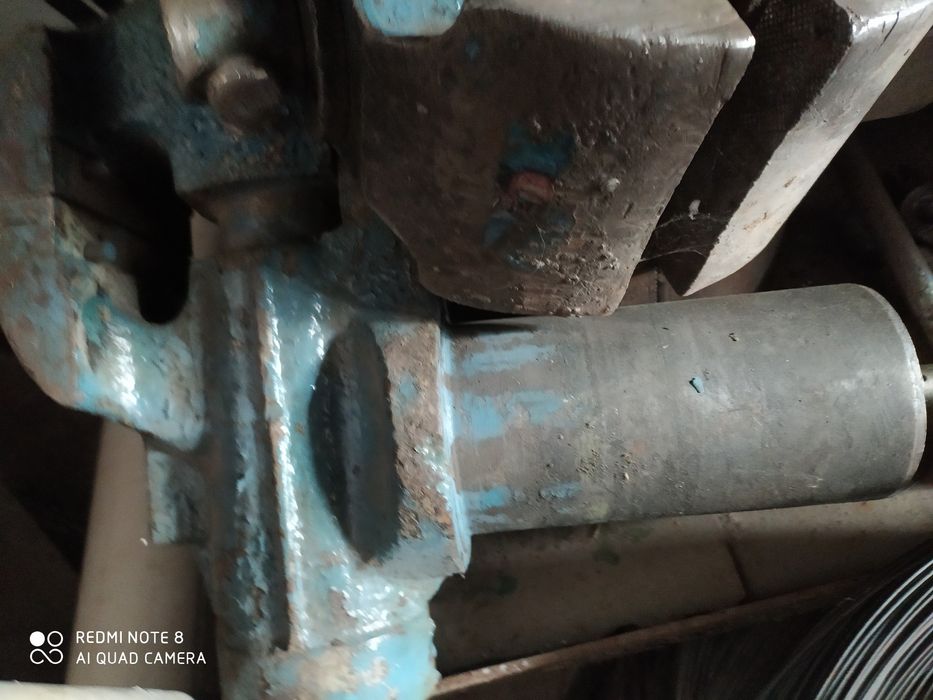 тисы слесарные (тиски)