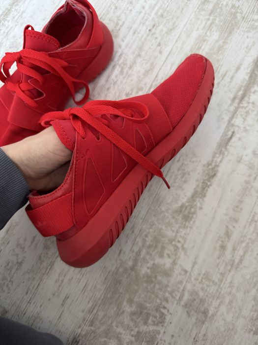 ADIDAS tubular viral w