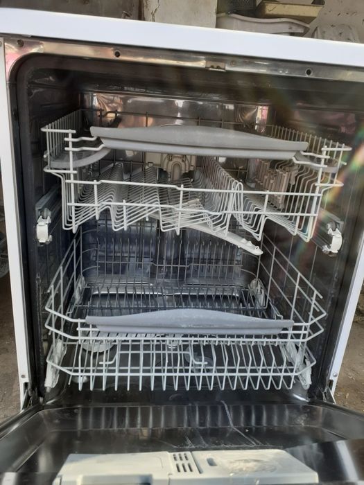 Продам посудомоечную машину