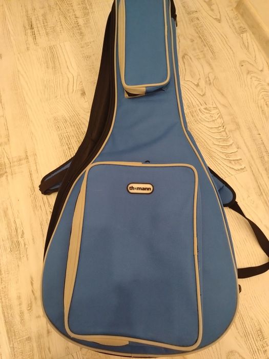 Chitară aproape nouă