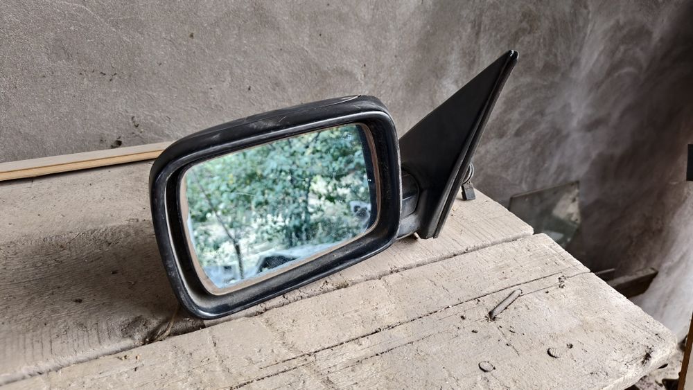 Боковое зеркало на БМВ е34