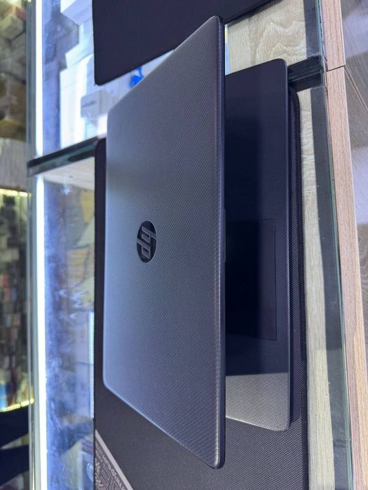 HP Laptop Black Pentium N6000 8GB 256GB SSD 15.6 HD