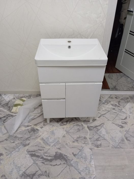 Продается раковина с подставкой