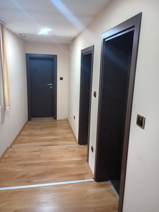 Изработка  на тапетни и интериорни   врати със скрити панти ,  магнитн