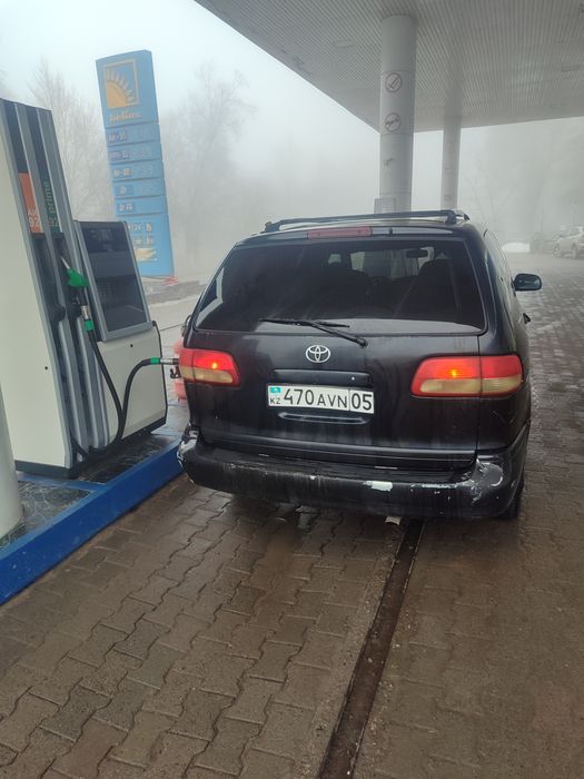 Продам машину тоиоту сиенну