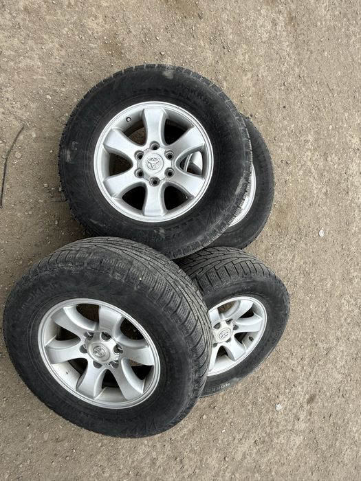 Продам шины на тойота прадо