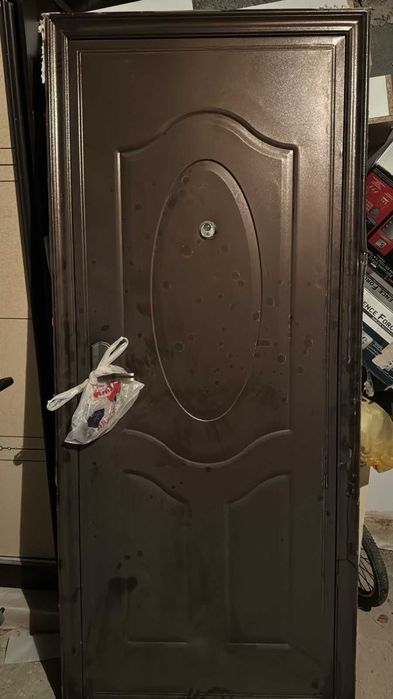 Продам входную дверь
