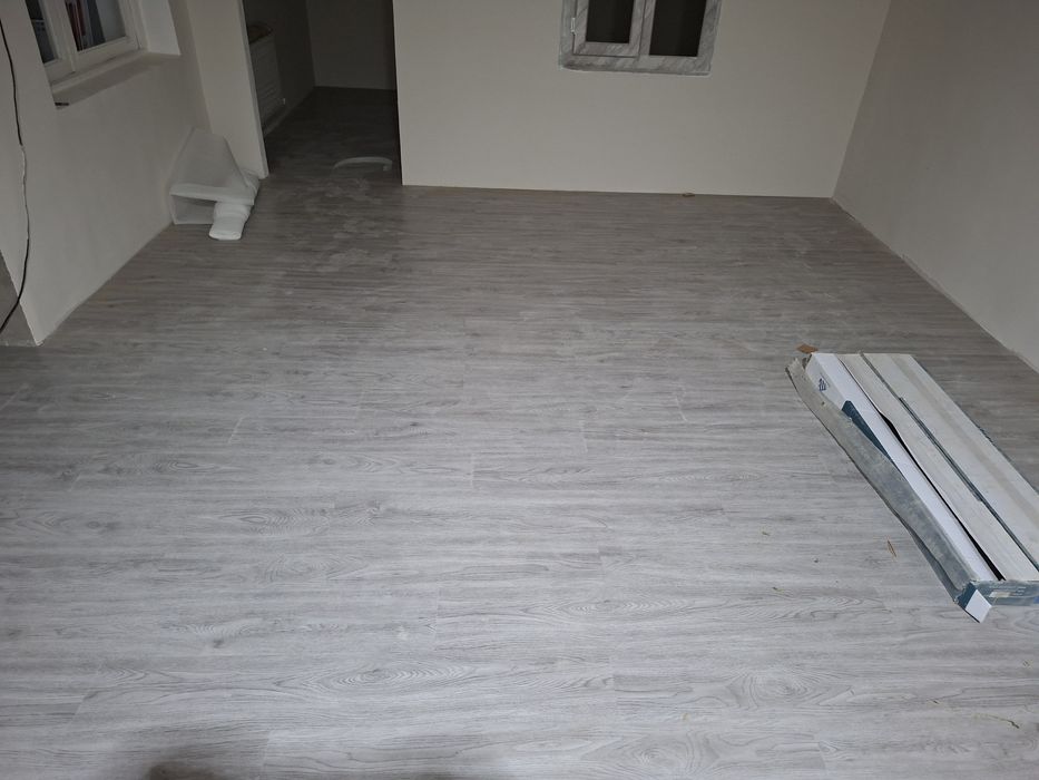Laminat, tarket teramiz kelishgan xolda