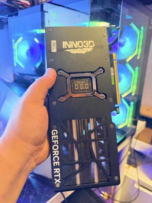 Vand placa video Inno3D GeForce RTX 5070 Twin X2 12GB Noua SFF small form factor
