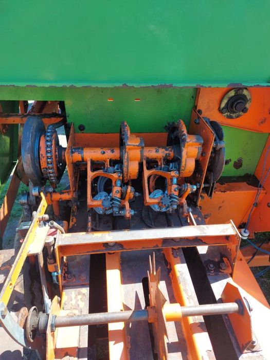 Vând balotiera galigani