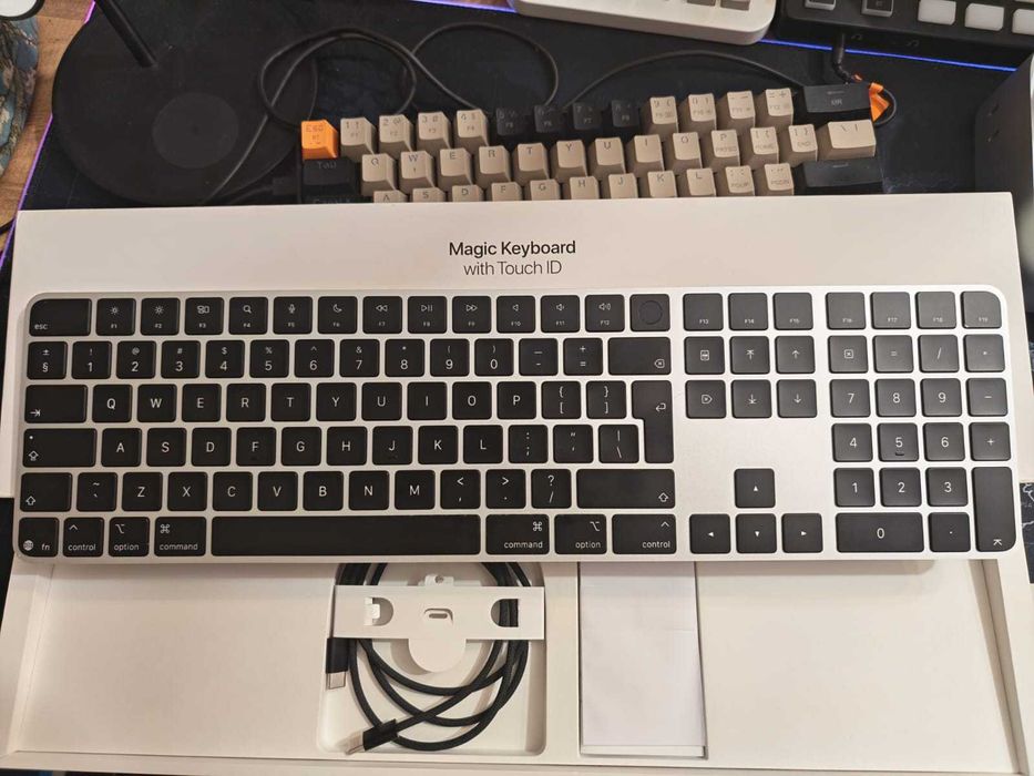 Set Complet - Mac Mini M4 24/512GB + Magic Keyboard & Trackpad