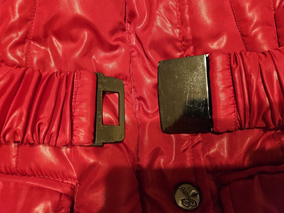 Geaca Guess, mărimea S, roșu aprins