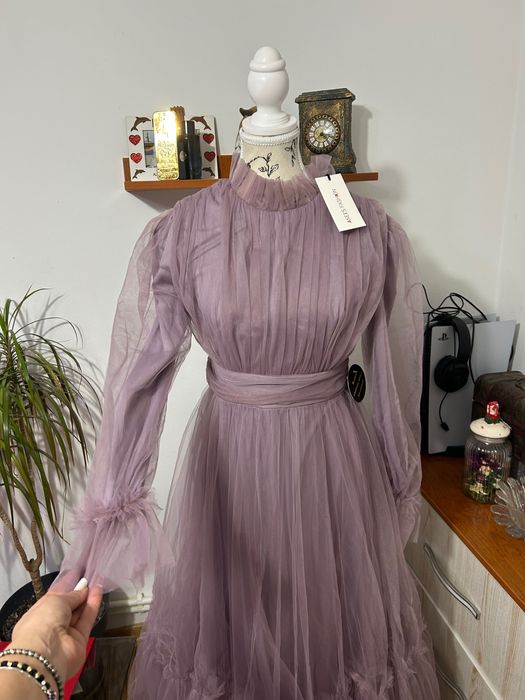 Rochie cu tull elegantă