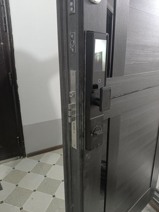 Установка дверей любой сложности и смарт замков