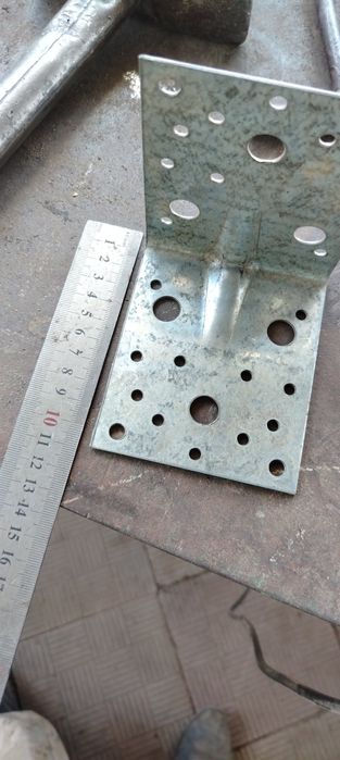 Крепеж для крышы стропил