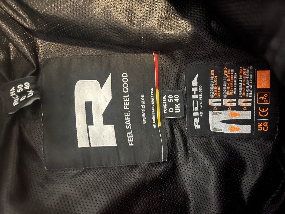 Мото екипировка. Цялостна екипировка на две отделни части.