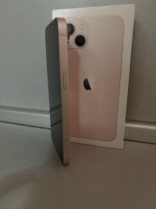 Продавам айфон 13 чиста