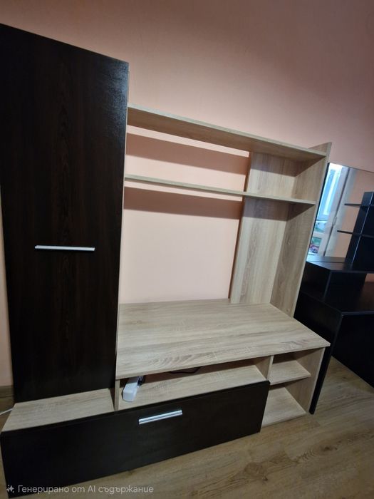 ТВ секция и тоалетка