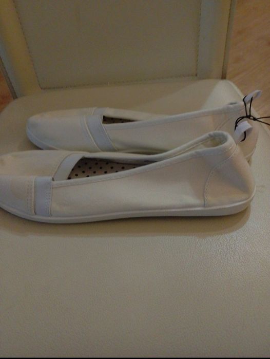 Обява 27 НОВИ дамски летни мукасини и гуменки