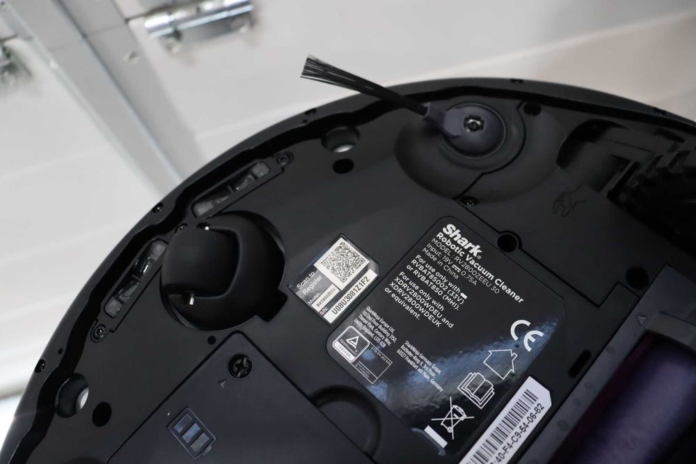 Комбинация от робот Shark PowerDetect NeverTouch Pro, самоотводняваща се, с подложка за самопочистване, за пране и сушене