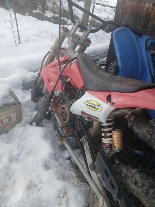 se vinde yamha 600 cm