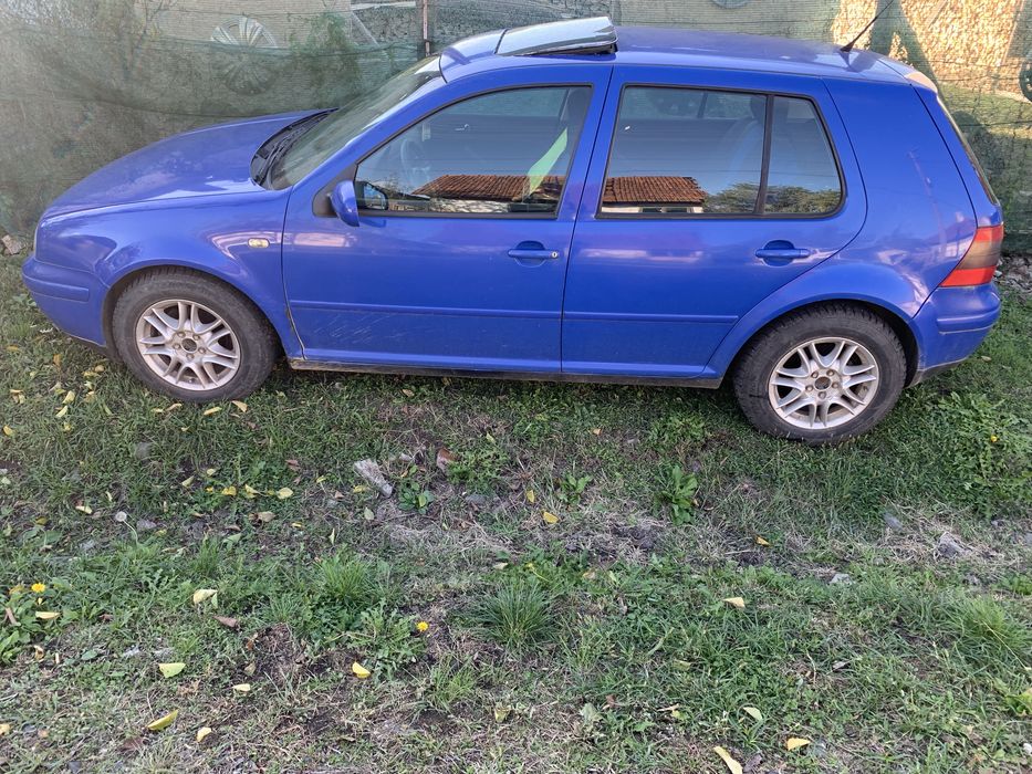 Vind sau dezmembrez W Golf 4 mot 1400 cu  Ins GP L