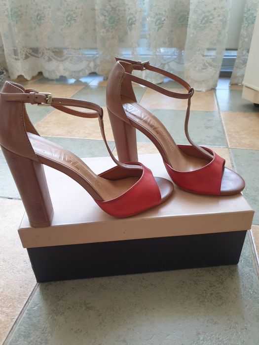 Женская обувь, кожа