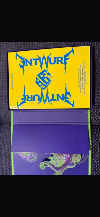 Срочно продам альбом кпоп груп 10000тг