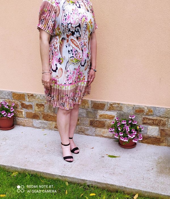 Елегантна дамска рокля