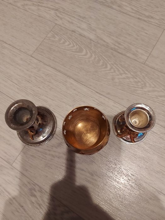 Подсвечники разные.