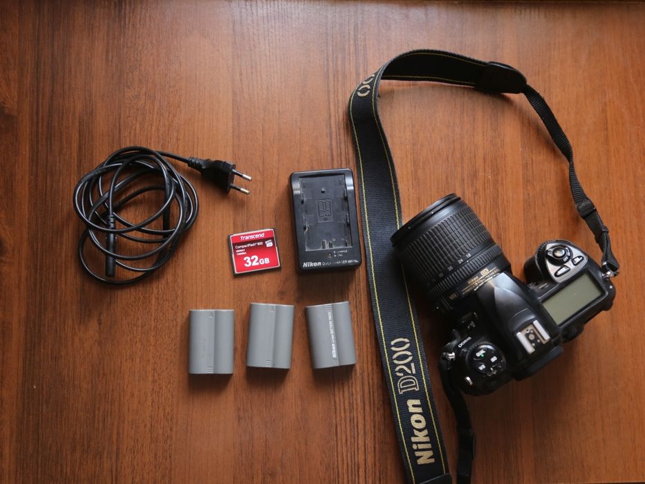 Nikon D200 + Nikkor 18–105mm VR