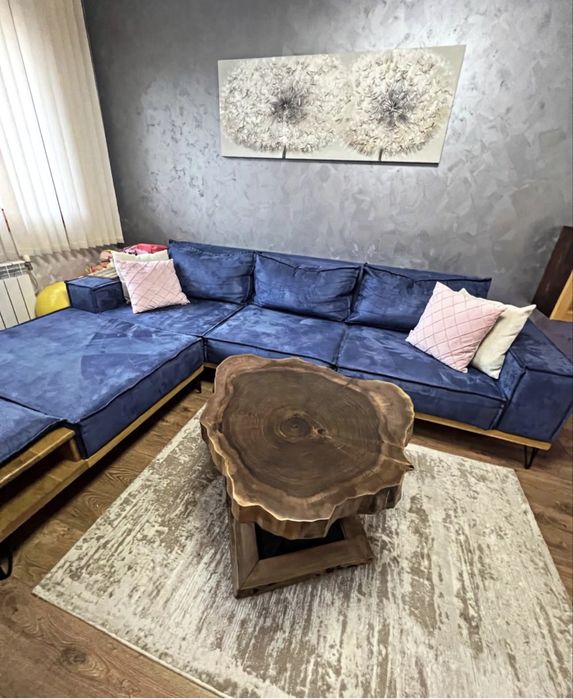 Уникална налична холна маса от орех