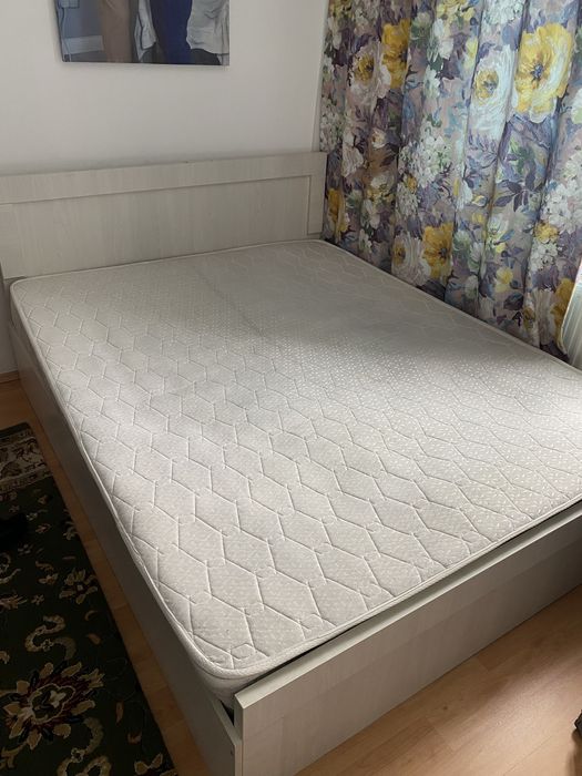 Кровать с матрасом