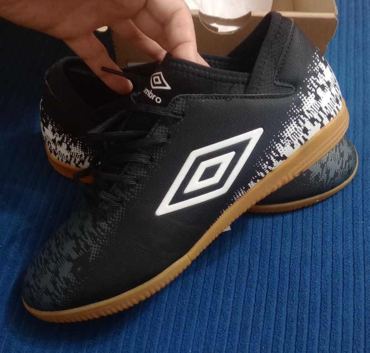 Pantofi de sala Umbro Formation II IC marimea 44,5 noi
