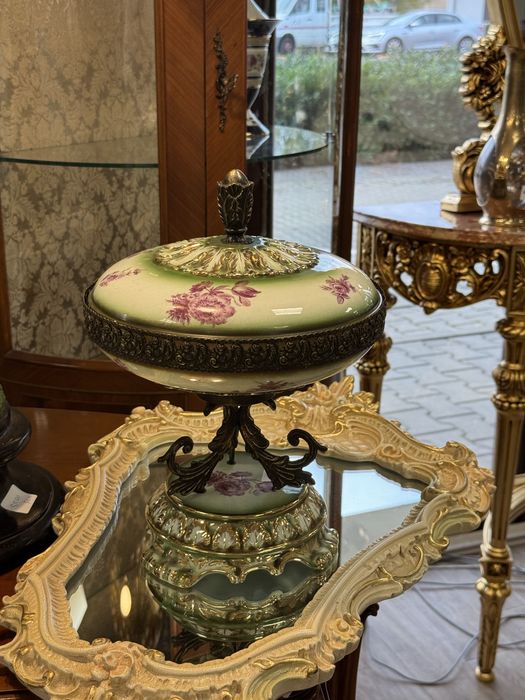 Bomboniera din portelan cu elemente alama