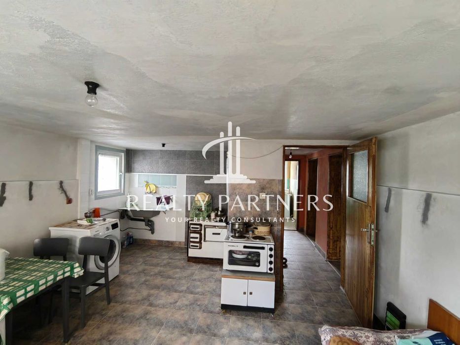 Продава се Къща в Перник, Църква - 90 кв.м за 1723 €/кв.м - Снимка #2