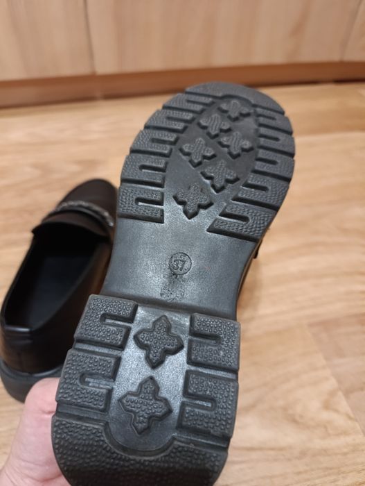 Туфли для девочки 37р