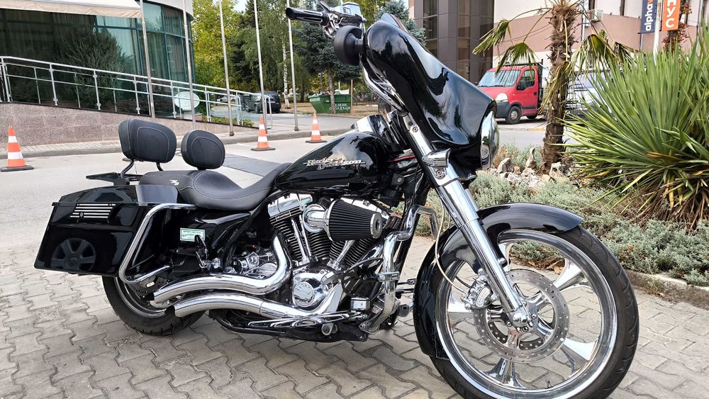Продавам Harley-Davidson Street Glide