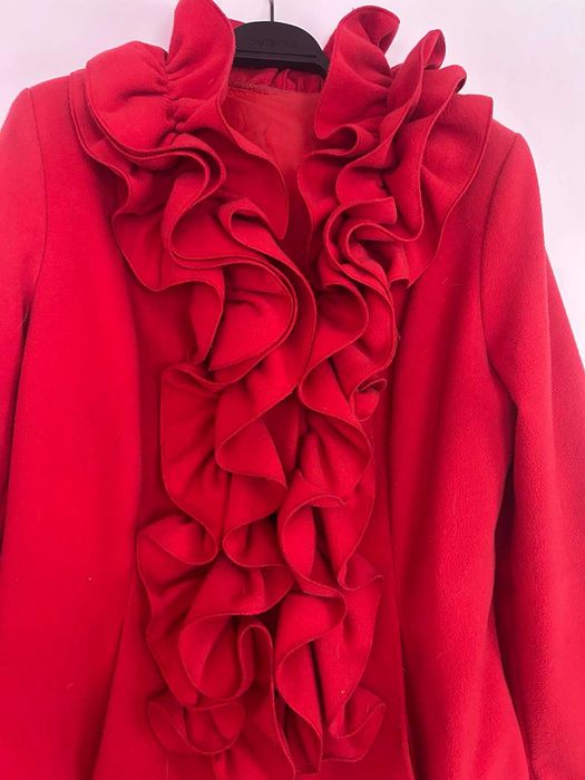 Червено палто с ефект