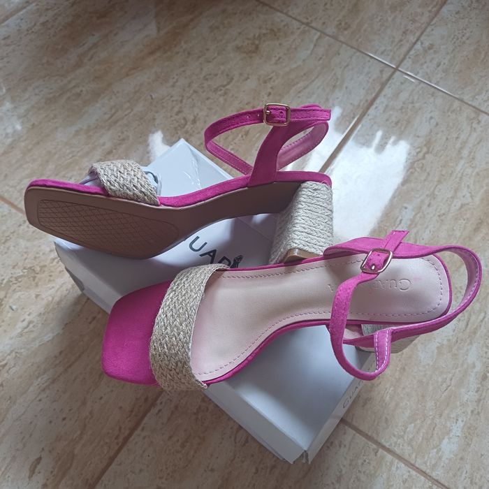 Sandale roz cu toc lejer nr 37 noi