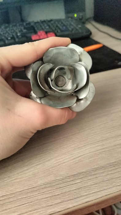 Поделка роза из металла