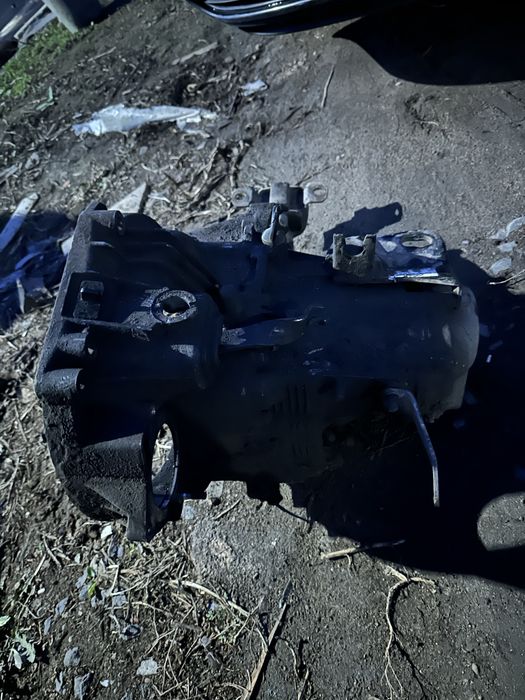 Продам коробку приора 3х болтовая