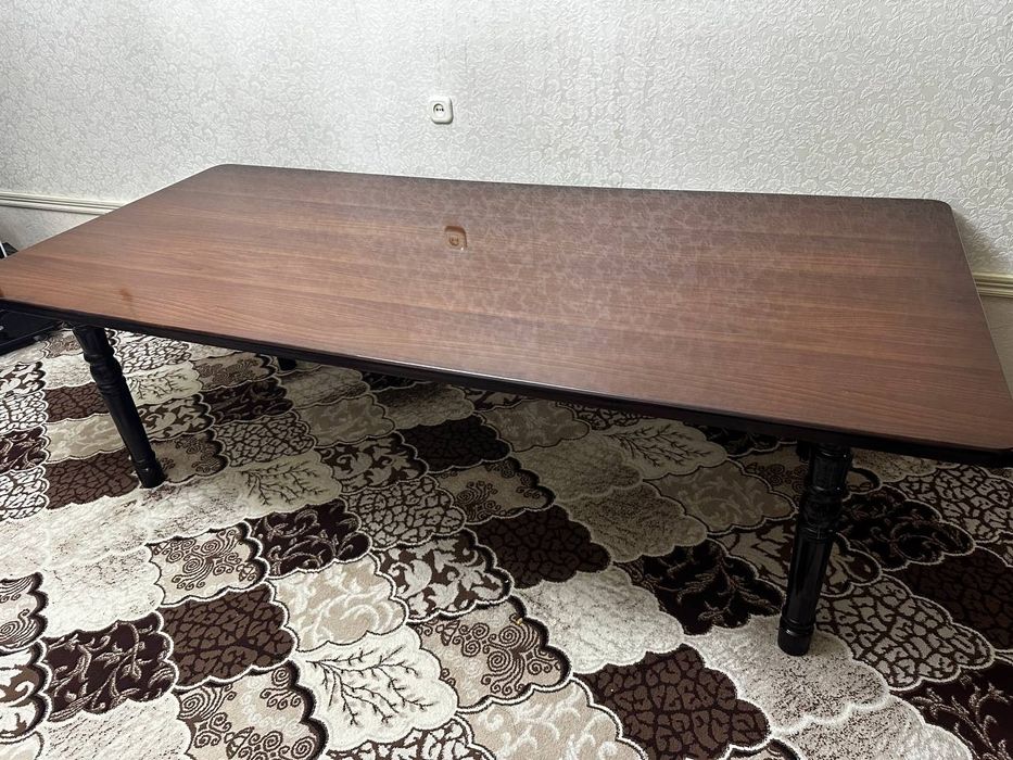 Комплект стол и стулья для гостиной