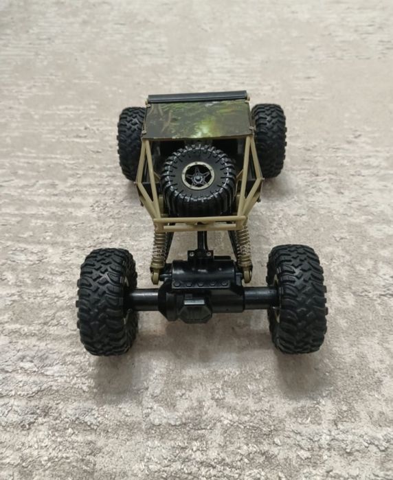 Продаю машинку на пульте управления