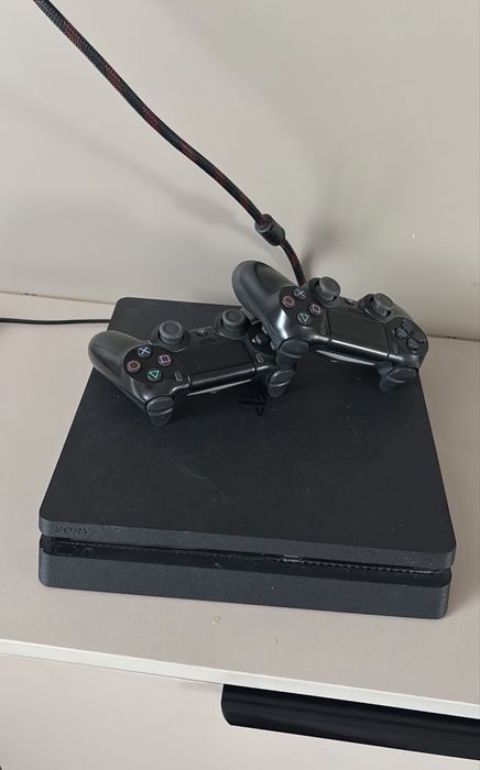 Play station 4 slim