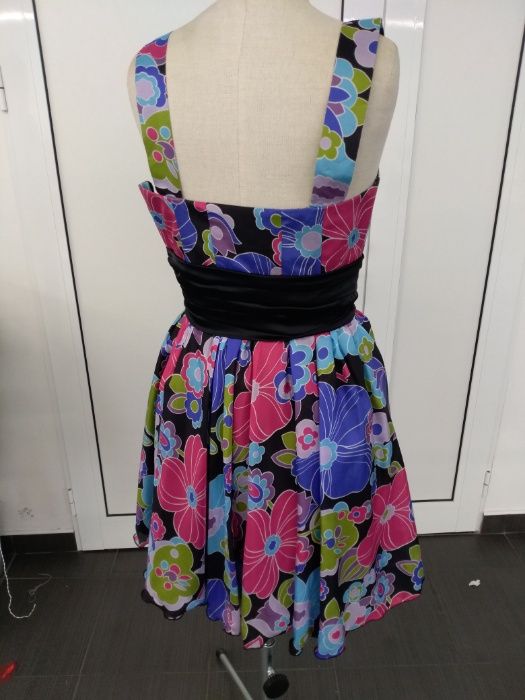 Официална дамска рокля                             .