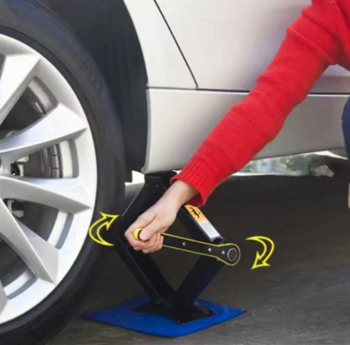 Cric auto cu clichet, capacitate de ridicare 2 tone