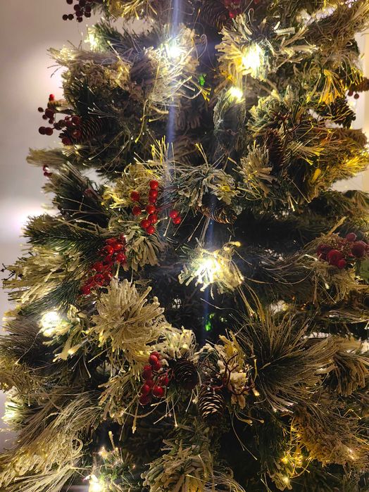 Висока богата декорирана изкуствена елха 180см